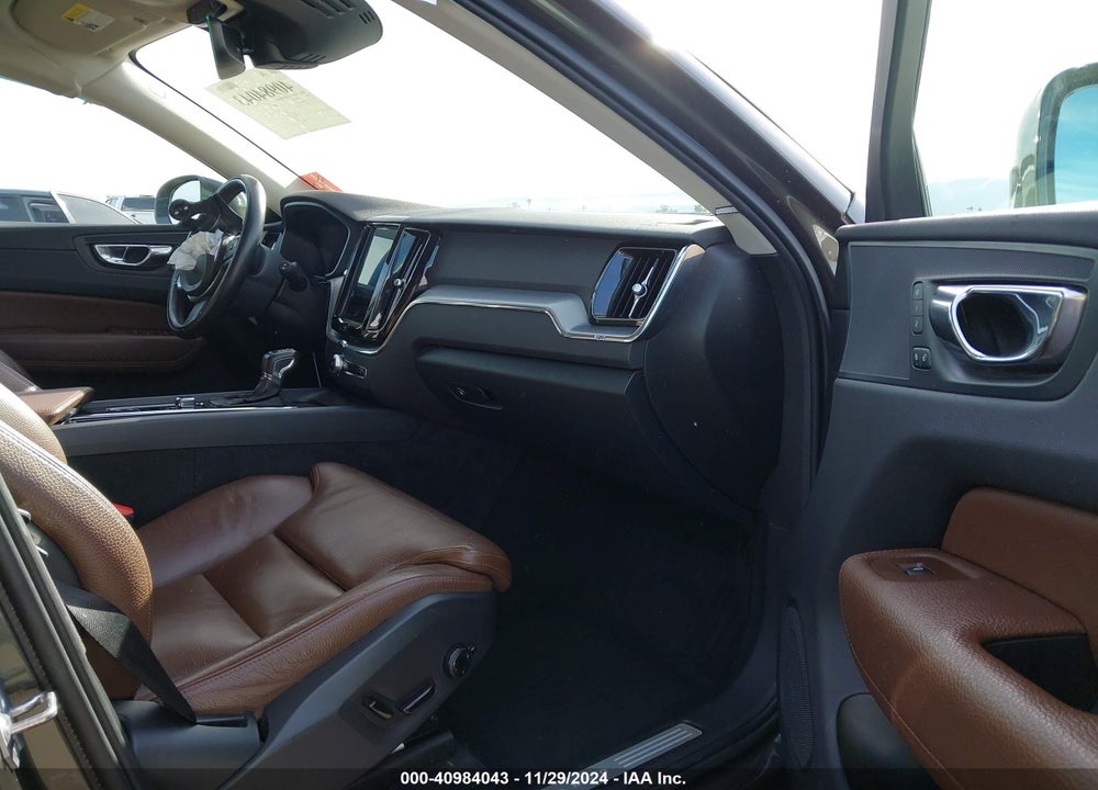 2019 VOLVO XC60 T5 MOMENTUM VIN: LYV102RK6KB201296