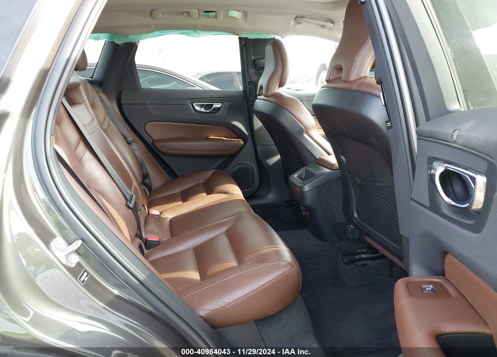 2019 VOLVO XC60 T5 MOMENTUM VIN: LYV102RK6KB201296