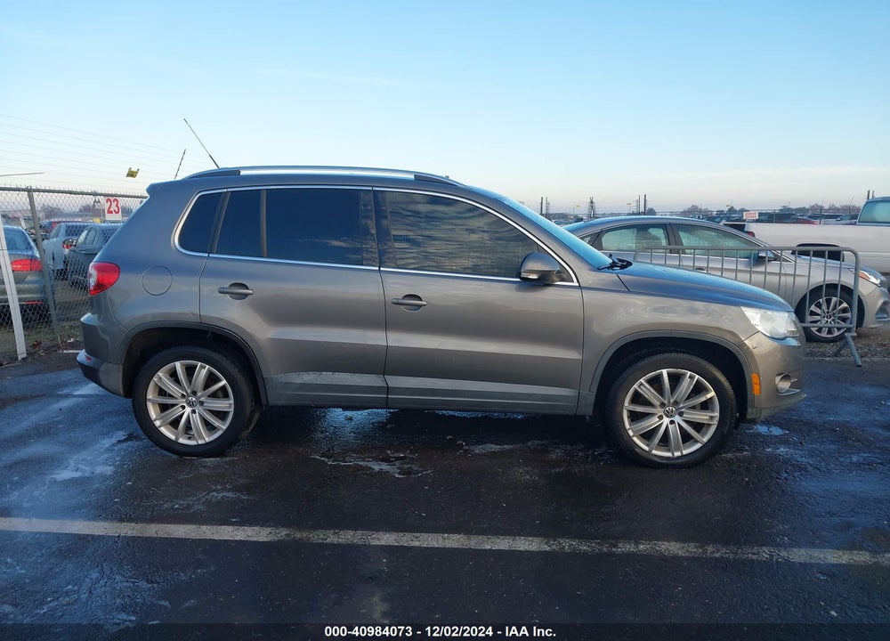 2011 VOLKSWAGEN TIGUAN SE VIN: WVGAV7AX7BW505961