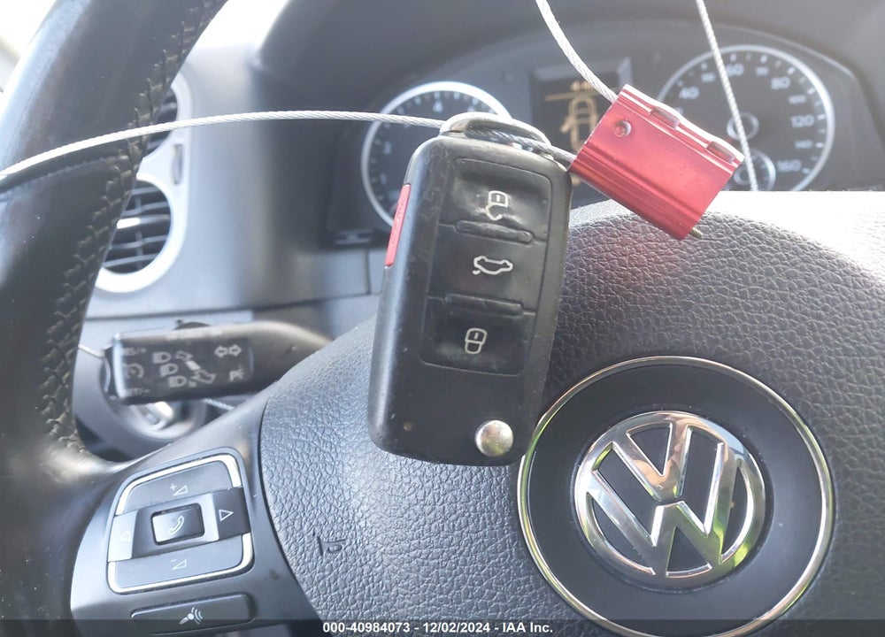 2011 VOLKSWAGEN TIGUAN SE VIN: WVGAV7AX7BW505961