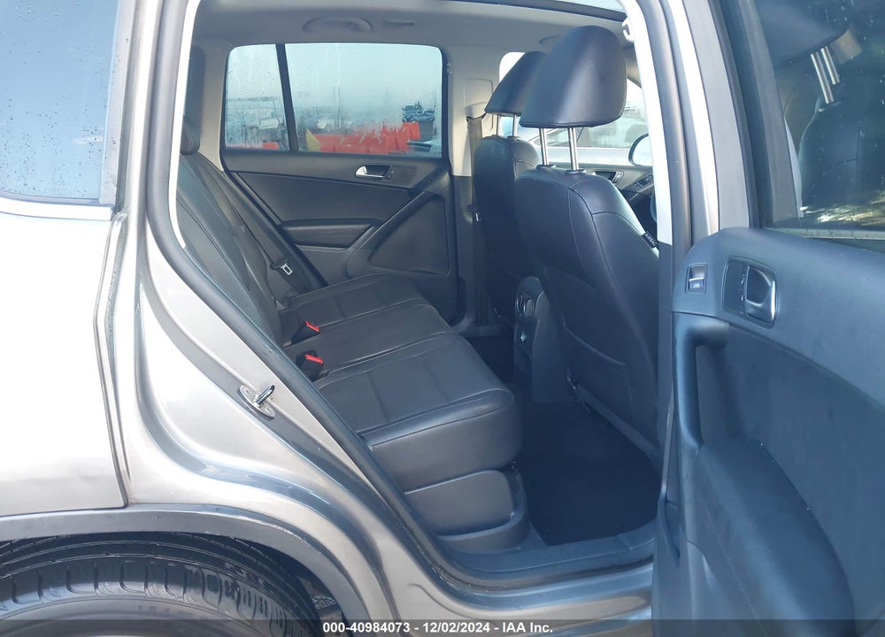 2011 VOLKSWAGEN TIGUAN SE VIN: WVGAV7AX7BW505961
