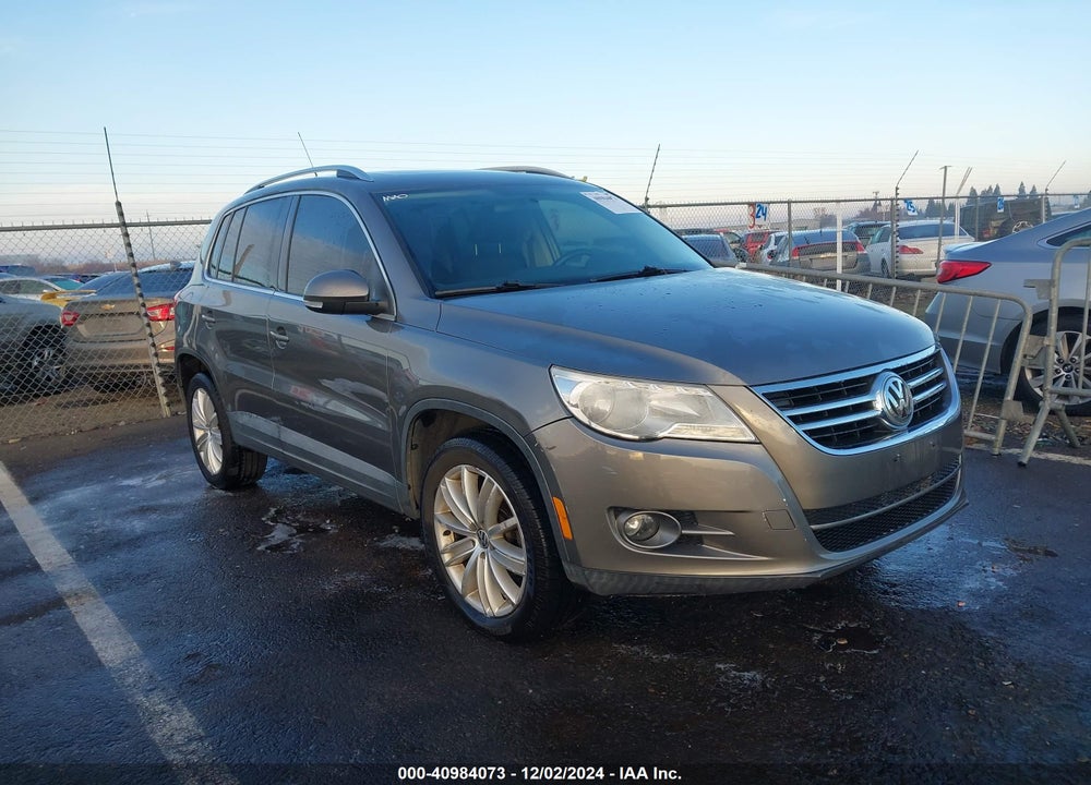 2011 VOLKSWAGEN TIGUAN SE VIN: WVGAV7AX7BW505961