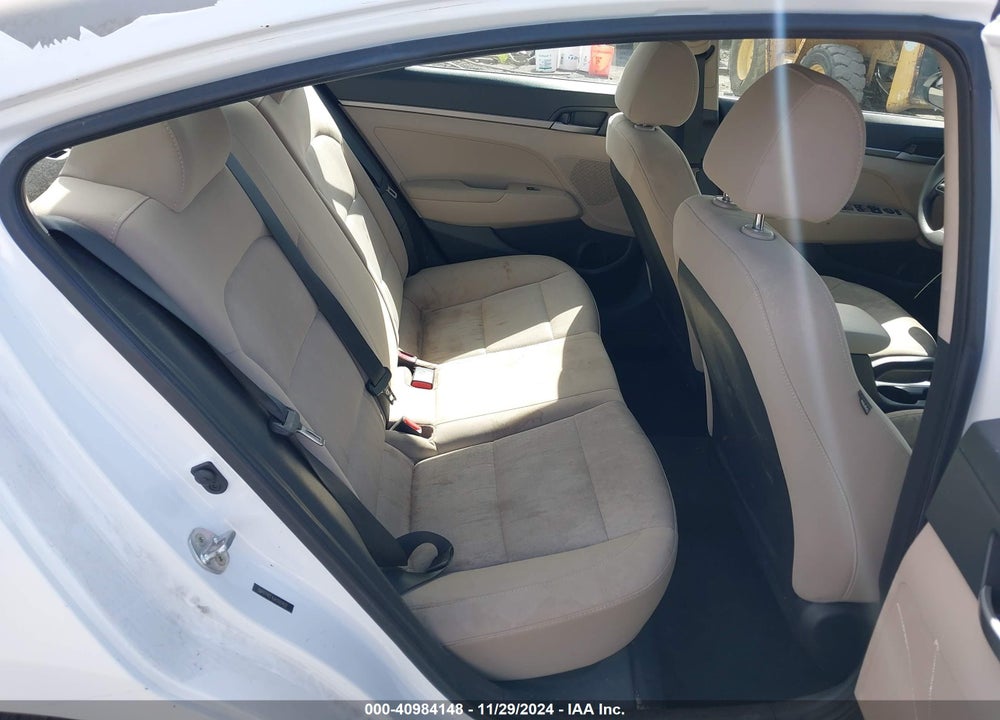 2018 HYUNDAI ELANTRA VIN: 5NPD74LF4JH302402