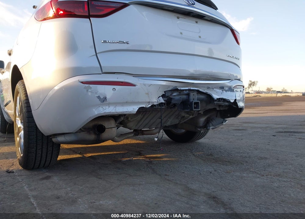 2018 BUICK ENCLAVE PREMIUM VIN: 5GAERCKW0JJ263973