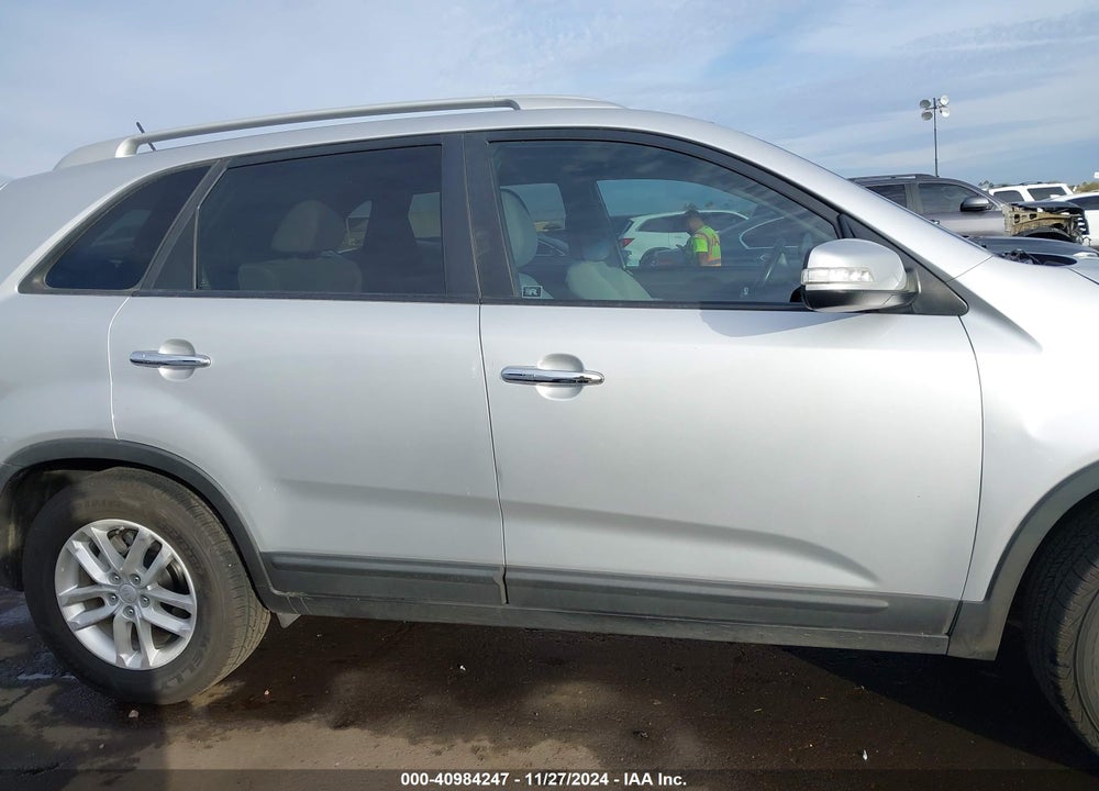 2014 KIA SORENTO LX VIN: 5XYKT4A61EG481033