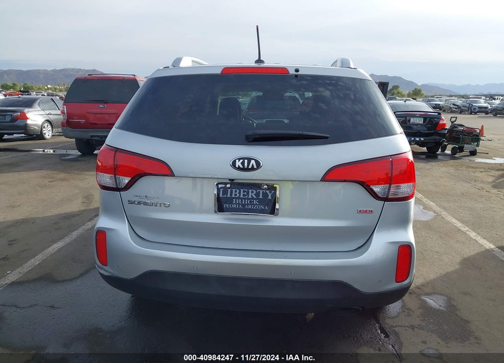 2014 KIA SORENTO LX VIN: 5XYKT4A61EG481033