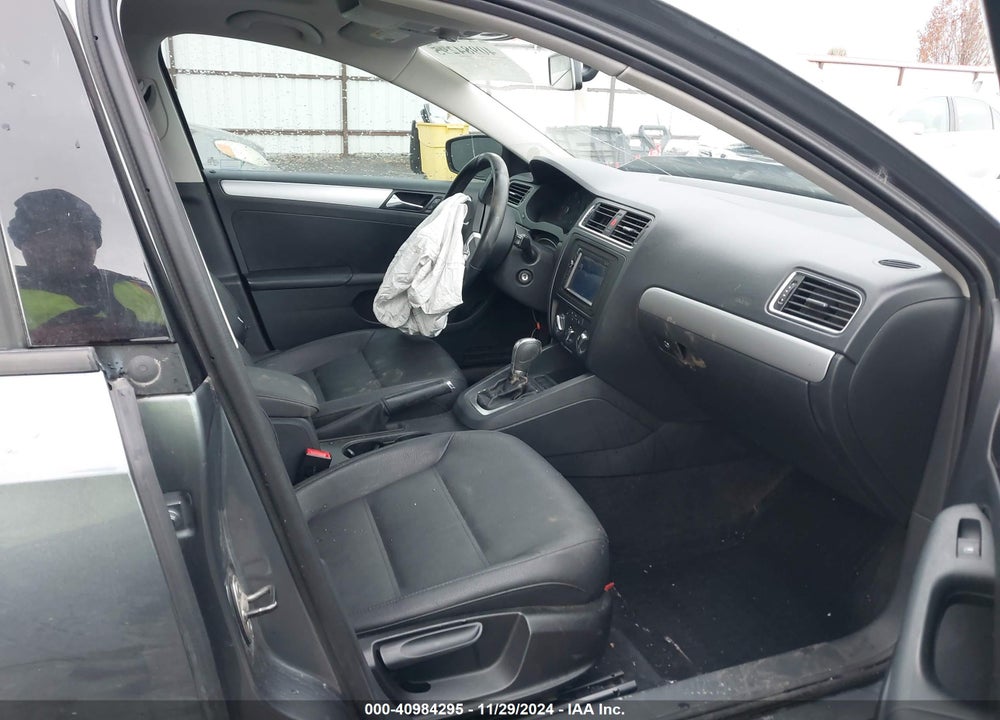 2011 VOLKSWAGEN JETTA 2.0L TDI VIN: 3VWLL7AJ0BM049992