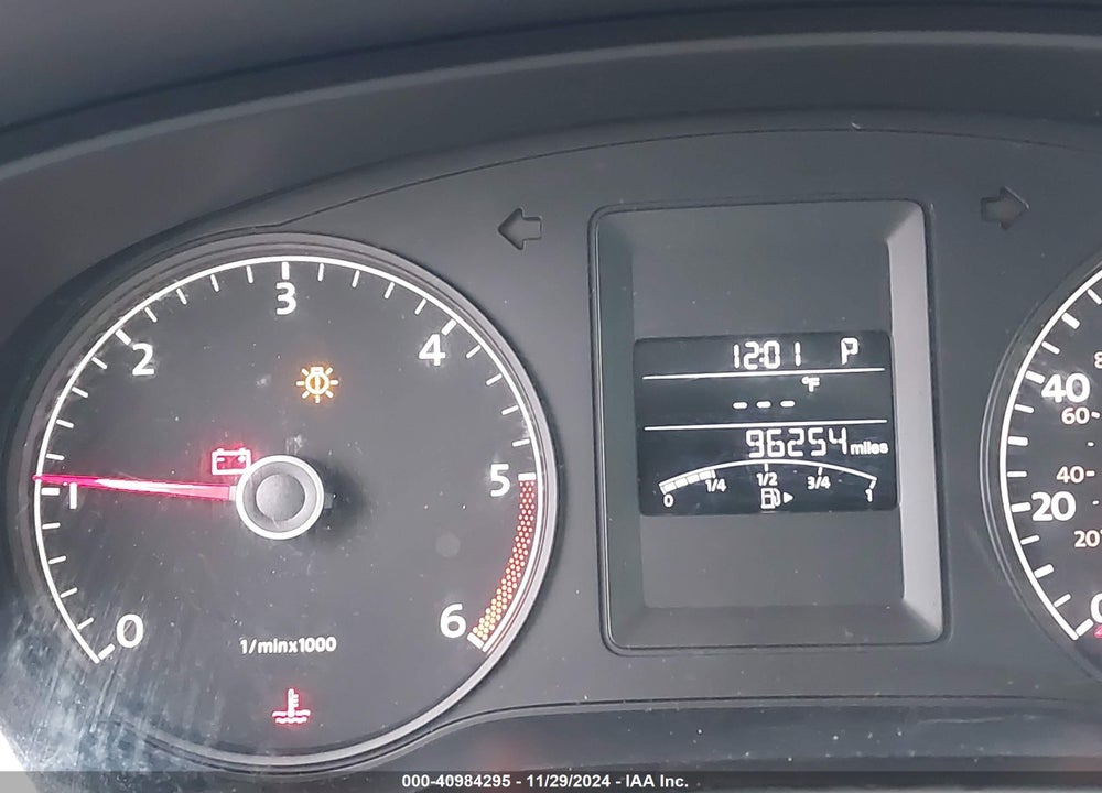 2011 VOLKSWAGEN JETTA 2.0L TDI VIN: 3VWLL7AJ0BM049992