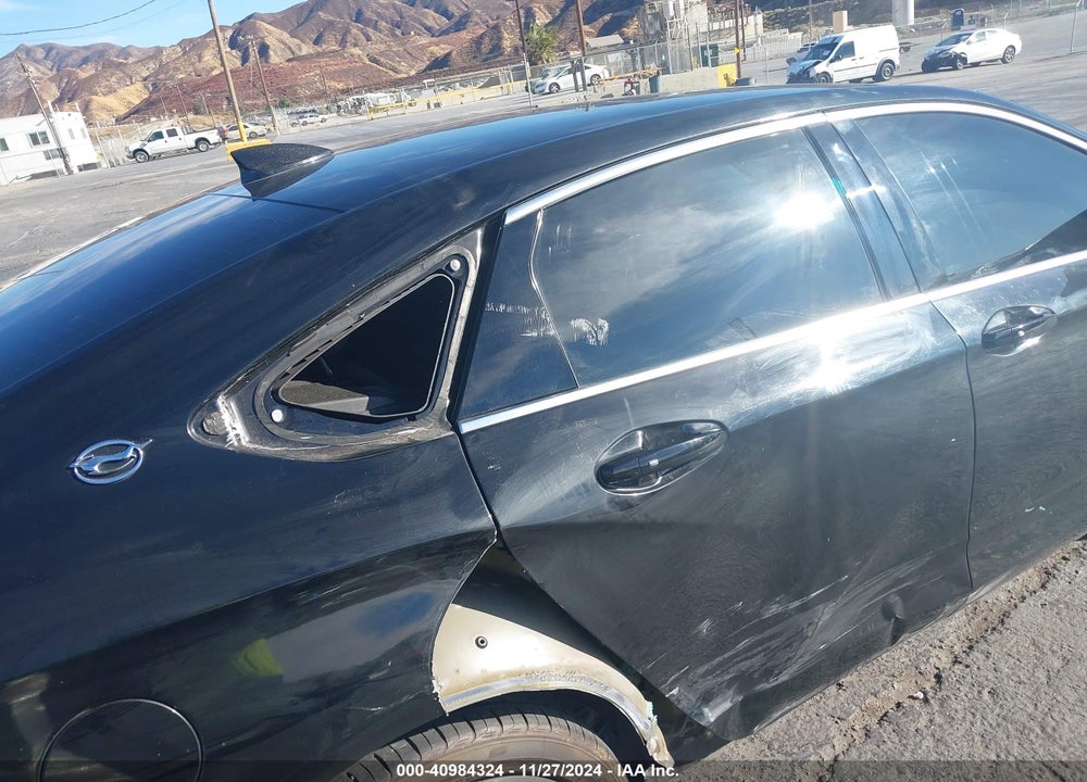 2018 CHEVROLET IMPALA 1LT VIN: 2G1105S36J9174311