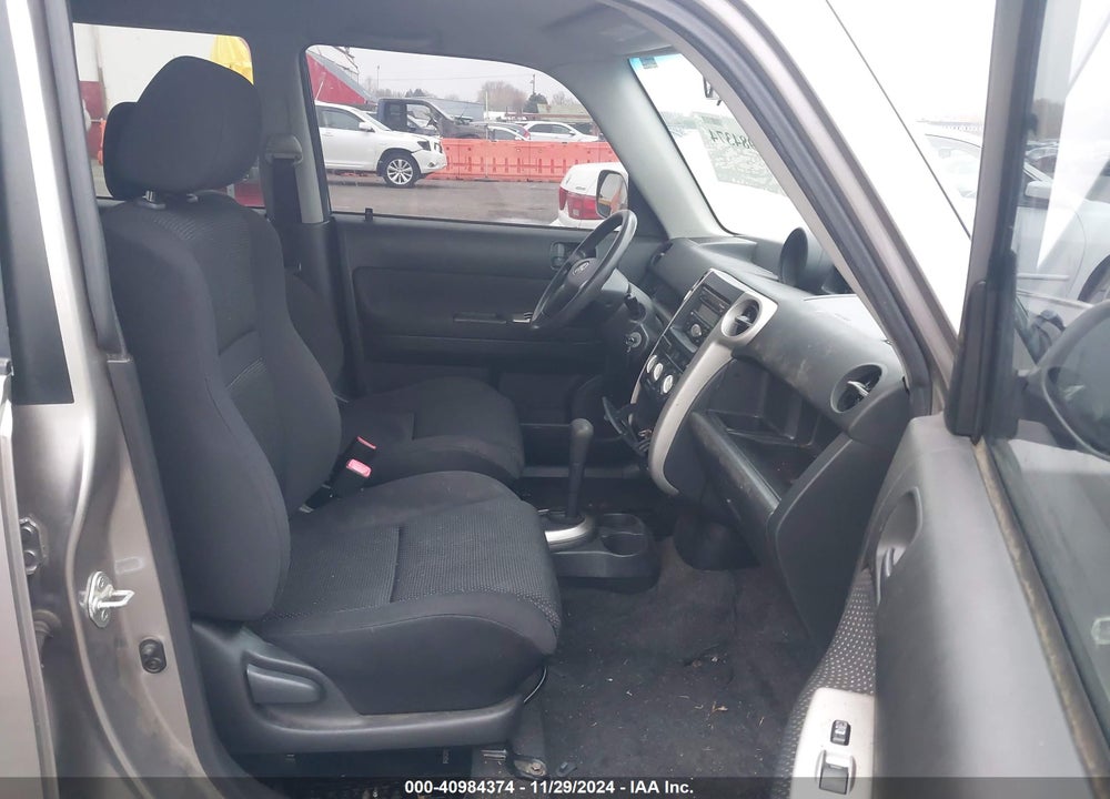 2005 SCION XB VIN: JTLKT324450217791
