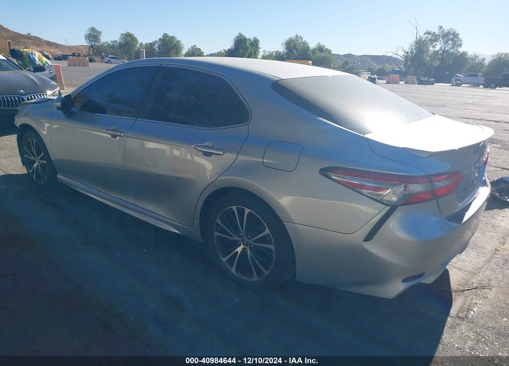 2018 TOYOTA CAMRY SE VIN: 4T1B11HK6JU625980