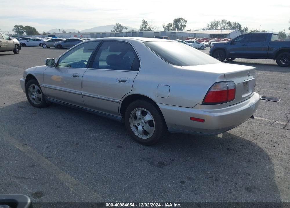 1997 HONDA ACCORD SE VIN: 1HGCD5606VA038373