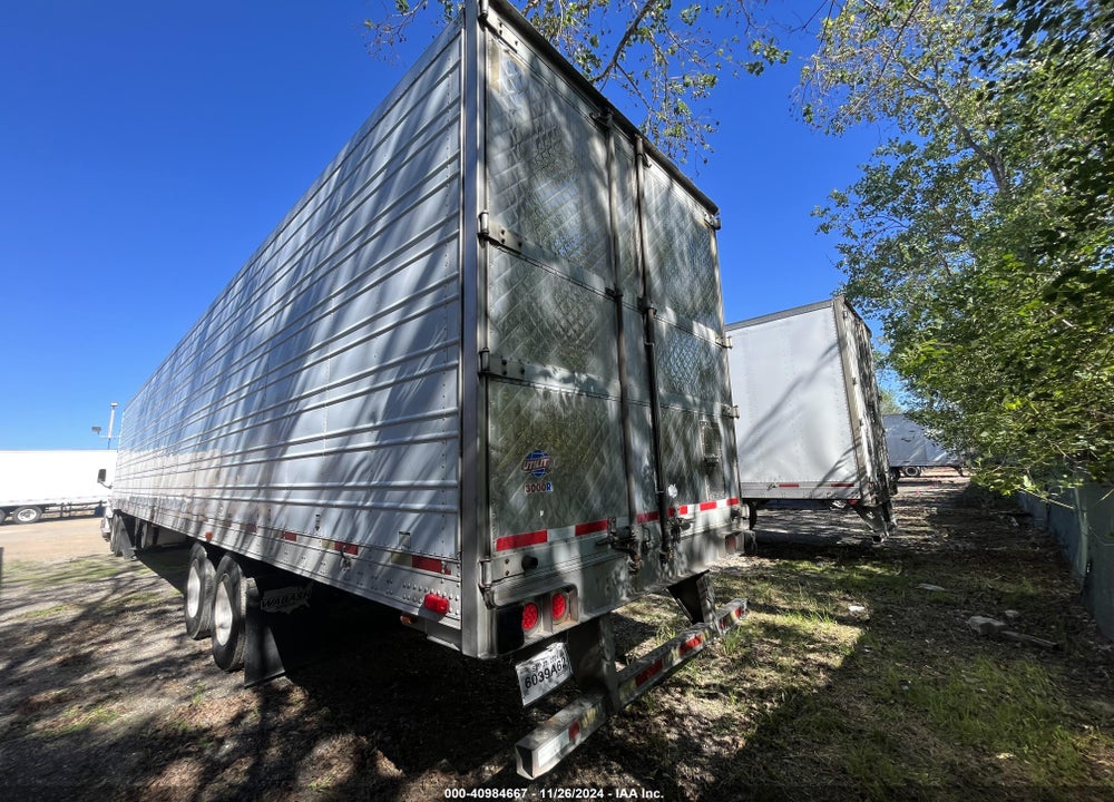2007 UTILITY TRAILER MFG --- VIN: 1UYVS25387U170318