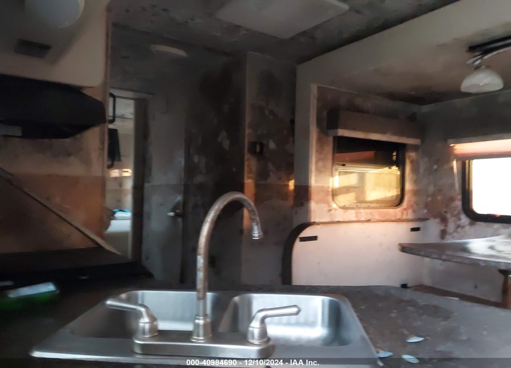 2019 WINNEBAGO MINNIE TRAVEL TRAILER VIN: 54CTM1R28K3043384