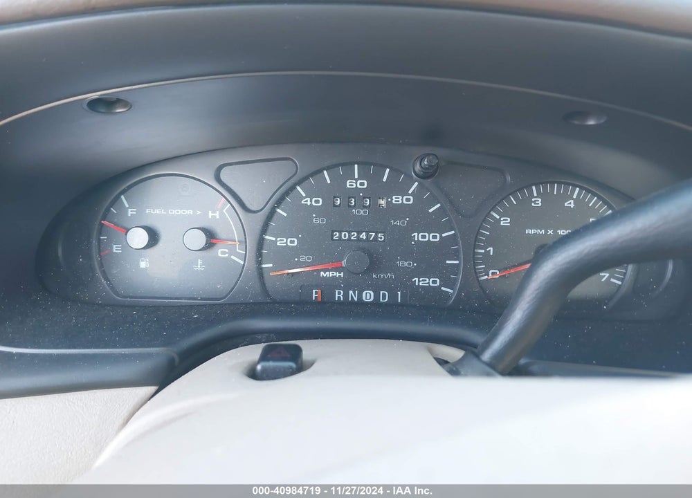 2000 FORD TAURUS SES VIN: 1FAFP5526YG142858