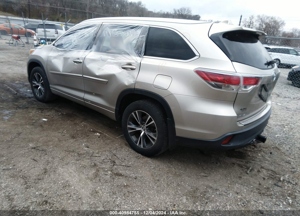 2016 TOYOTA HIGHLANDER XLE V6 VIN: 5TDJKRFH7GS227239