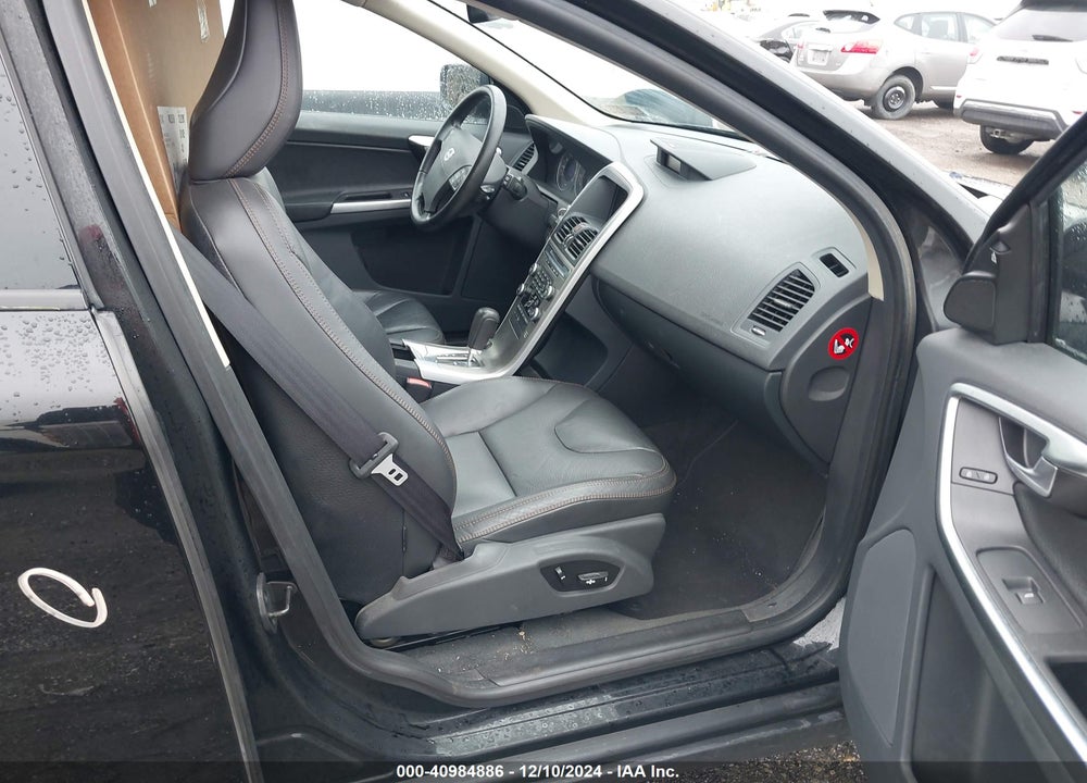 2010 VOLVO XC60 3.2 VIN: YV4960DZ3A2121140