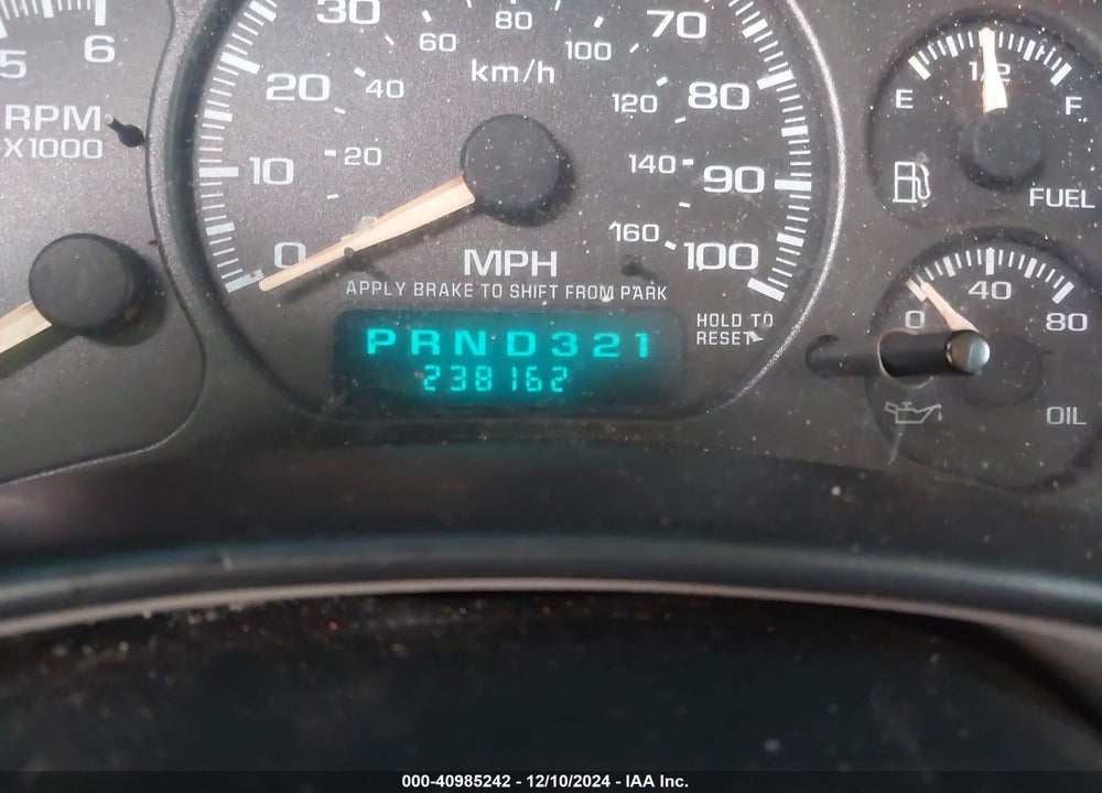 2001 CHEVROLET SUBURBAN LS VIN: 3GNEC16T91G270112