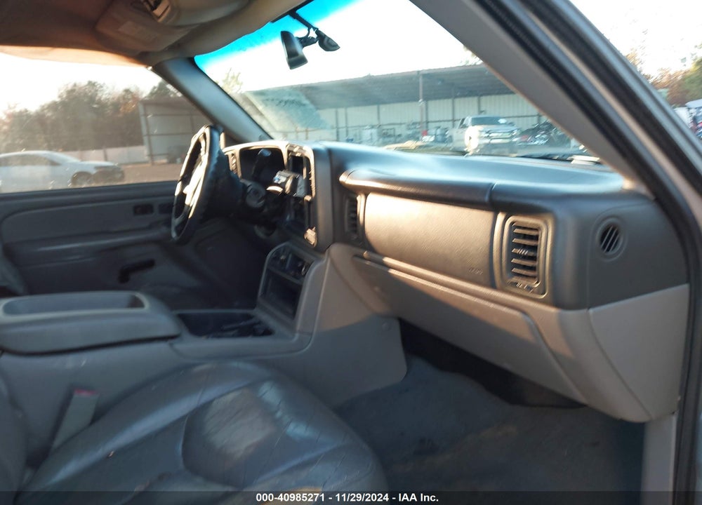 2005 CHEVROLET TAHOE LT VIN: 1GNEK13T95J174573