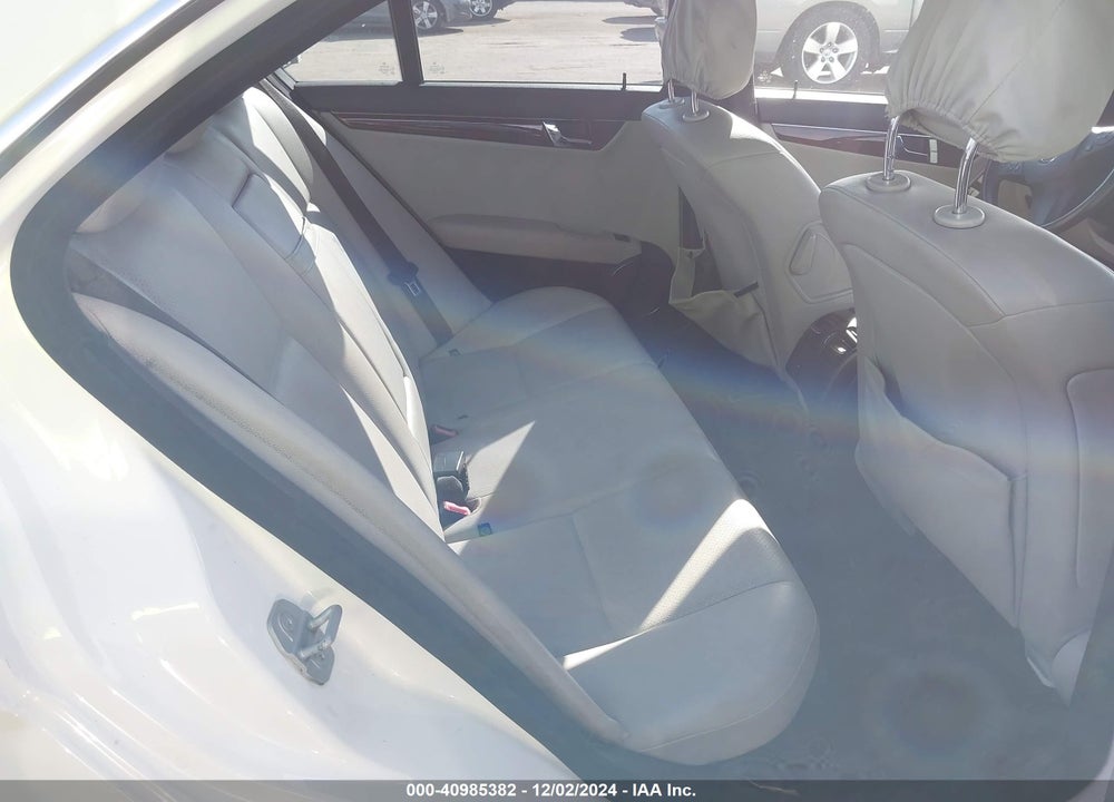 2009 MERCEDES-BENZ C 300 LUXURY/SPORT VIN: WDDGF54X99R083900
