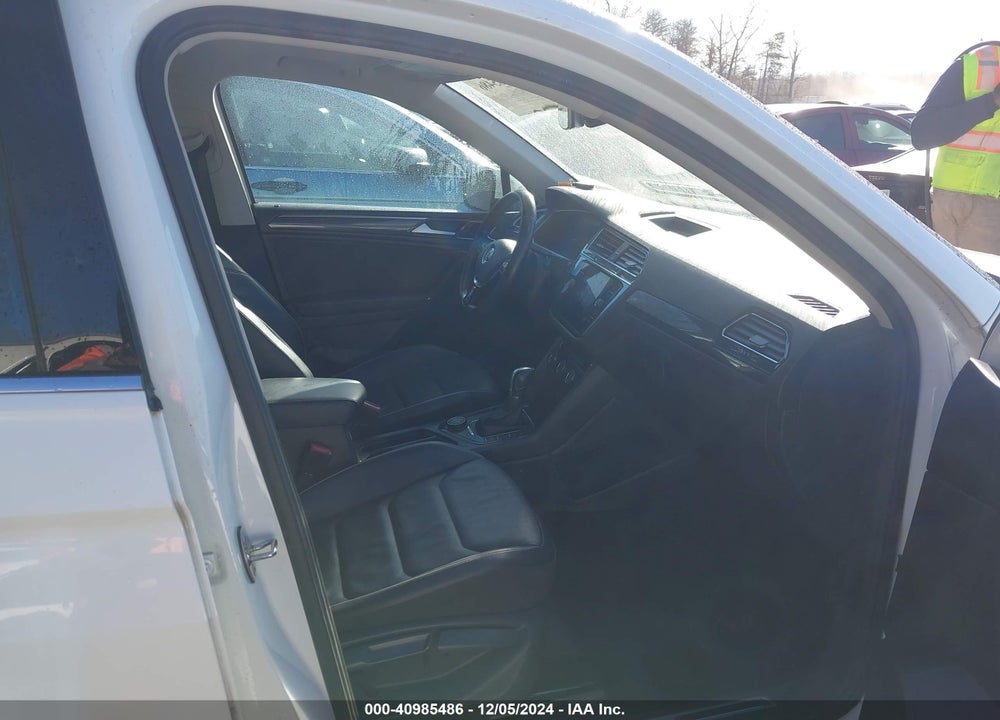 2018 VOLKSWAGEN TIGUAN 2.0T SEL PREMIUM VIN: 3VV4B7AX7JM172073