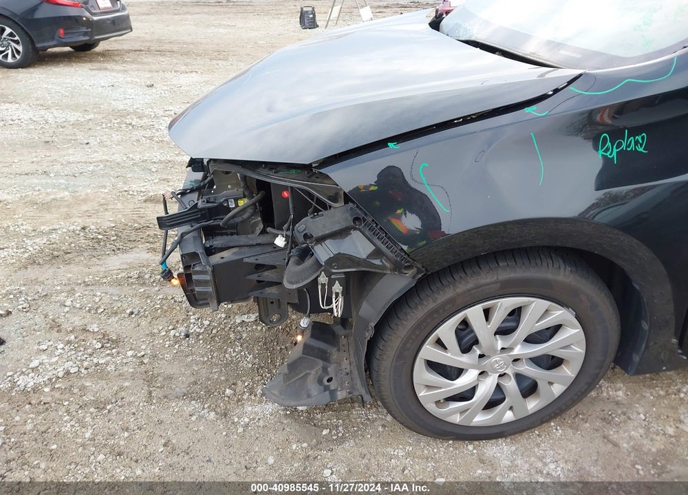 2018 TOYOTA COROLLA LE VIN: 2T1BURHE0JC065827