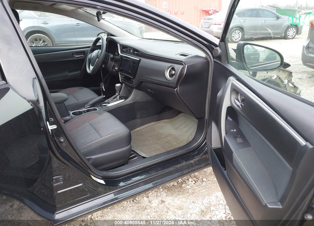 2018 TOYOTA COROLLA LE VIN: 2T1BURHE0JC065827