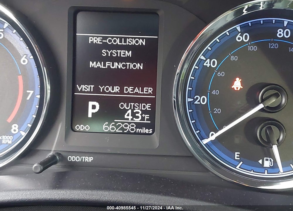 2018 TOYOTA COROLLA LE VIN: 2T1BURHE0JC065827