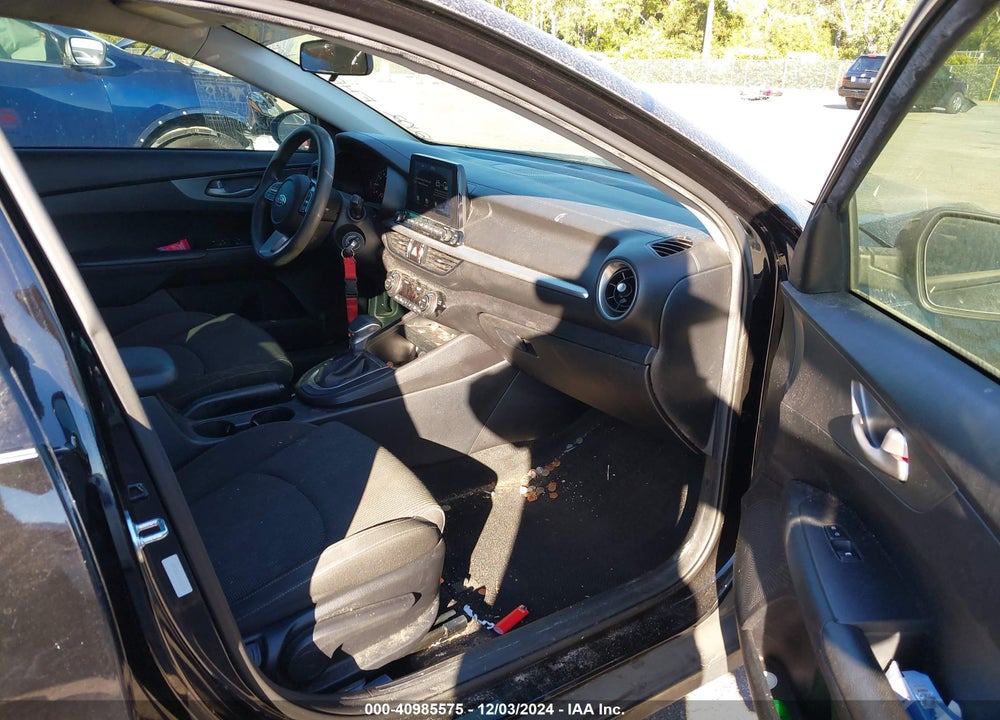2019 KIA FORTE LXS VIN: 3KPF24AD1KE012102
