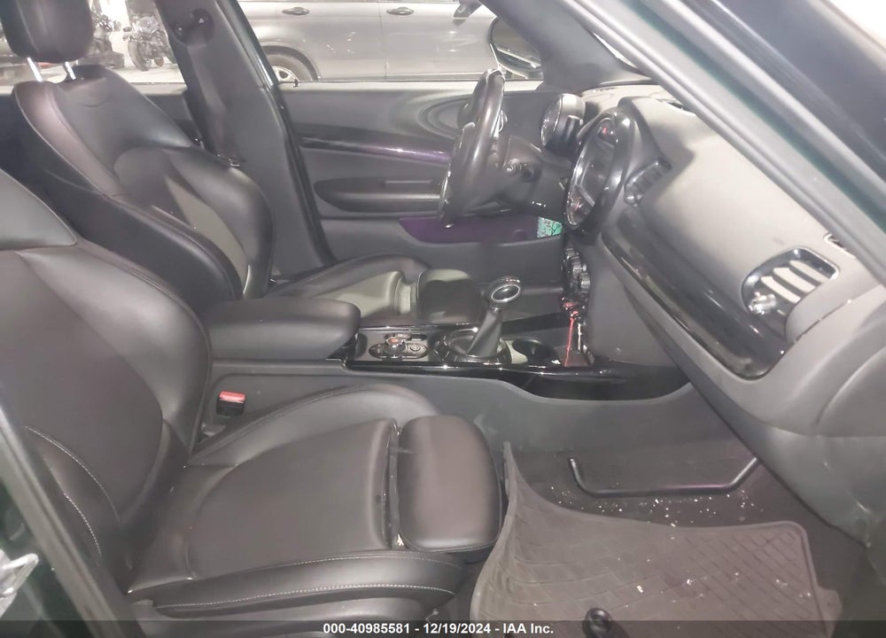2017 MINI CLUBMAN VIN: WMWLU5C51H2E82094