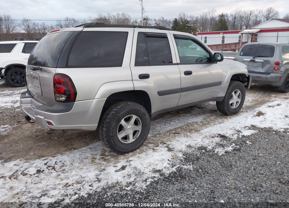 2005 CHEVROLET TRAILBLAZER LS VIN: 1GNDT13S752182617