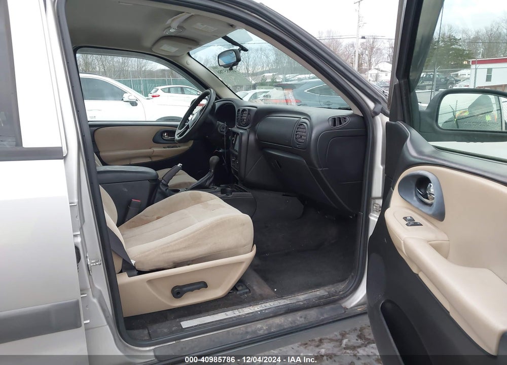 2005 CHEVROLET TRAILBLAZER LS VIN: 1GNDT13S752182617