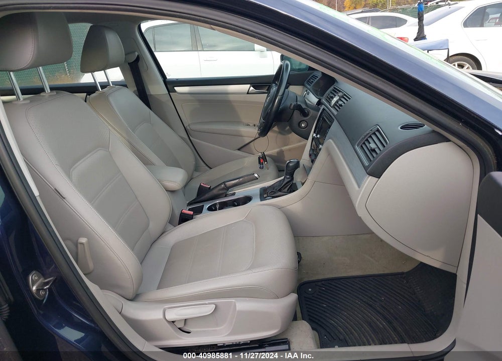 2013 VOLKSWAGEN PASSAT 2.5L SE VIN: 1VWBP7A33DC137697