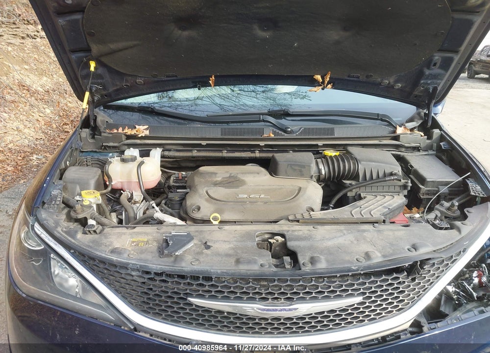 2017 CHRYSLER PACIFICA TOURING L VIN: 2C4RC1BG8HR823792