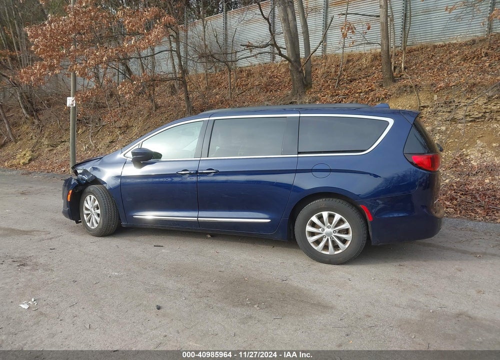 2017 CHRYSLER PACIFICA TOURING L VIN: 2C4RC1BG8HR823792