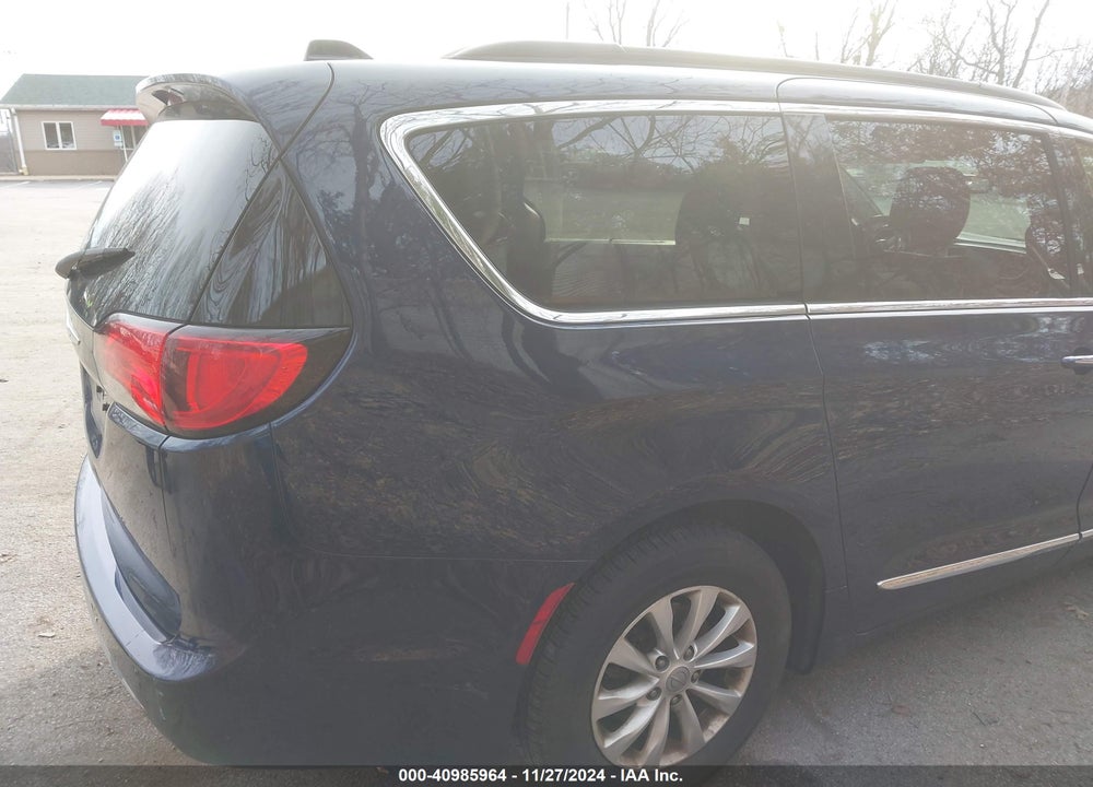 2017 CHRYSLER PACIFICA TOURING L VIN: 2C4RC1BG8HR823792