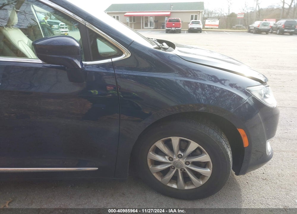 2017 CHRYSLER PACIFICA TOURING L VIN: 2C4RC1BG8HR823792