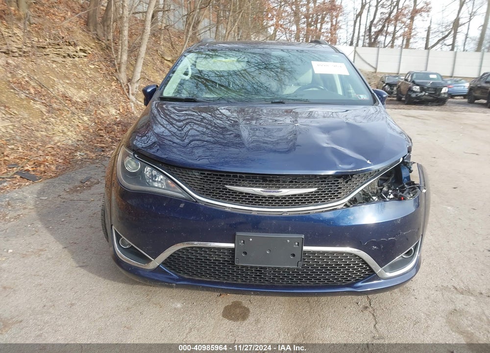 2017 CHRYSLER PACIFICA TOURING L VIN: 2C4RC1BG8HR823792