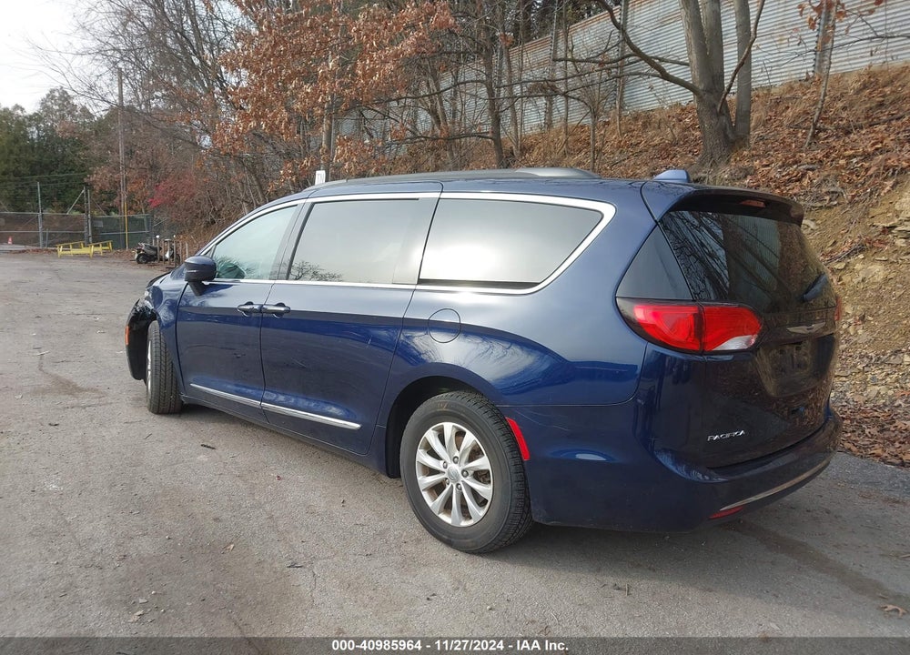 2017 CHRYSLER PACIFICA TOURING L VIN: 2C4RC1BG8HR823792