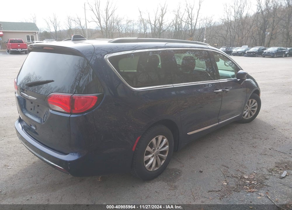 2017 CHRYSLER PACIFICA TOURING L VIN: 2C4RC1BG8HR823792