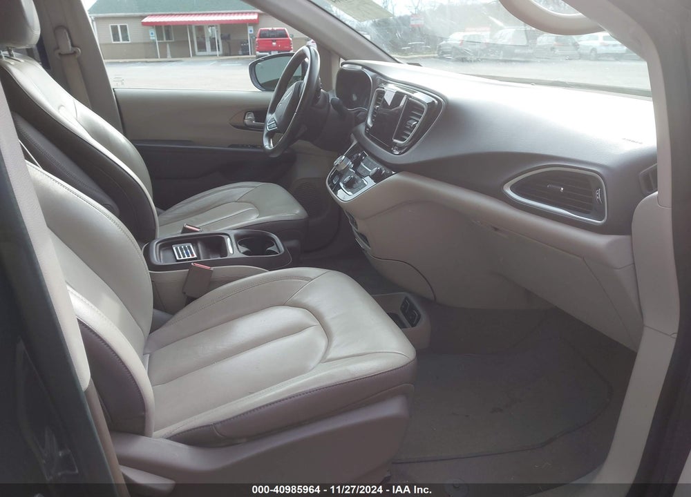 2017 CHRYSLER PACIFICA TOURING L VIN: 2C4RC1BG8HR823792