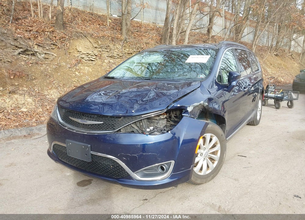 2017 CHRYSLER PACIFICA TOURING L VIN: 2C4RC1BG8HR823792