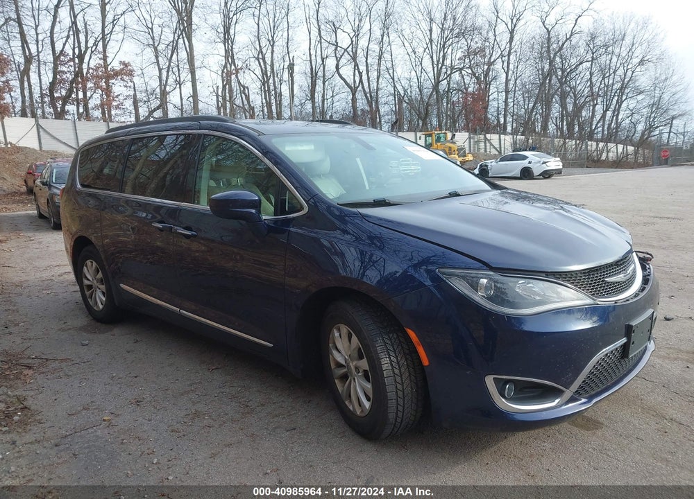 2017 CHRYSLER PACIFICA TOURING L VIN: 2C4RC1BG8HR823792