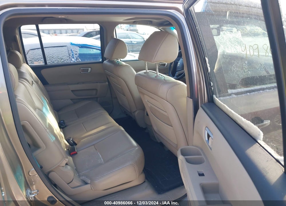 2011 HONDA PILOT EX-L VIN: 5FNYF4H57BB050990
