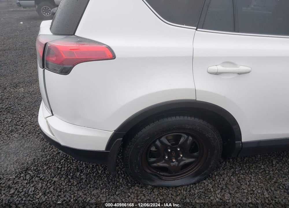 2016 TOYOTA RAV4 LE VIN: JTMBFREV1GJ086102