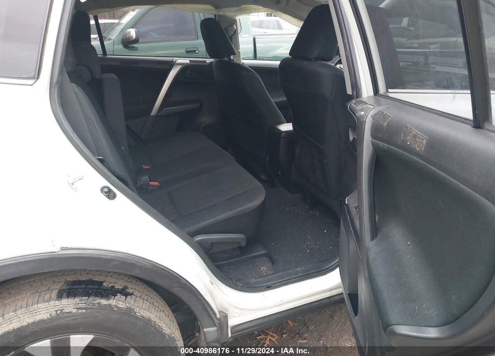 2018 TOYOTA RAV4 LE VIN: JTMZFREV5JJ727564
