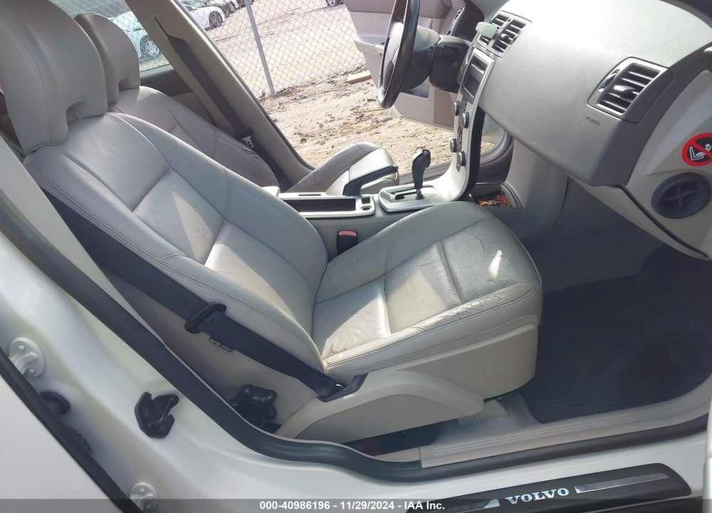 2010 VOLVO V50 2.4I VIN: YV1382MW3A2572440