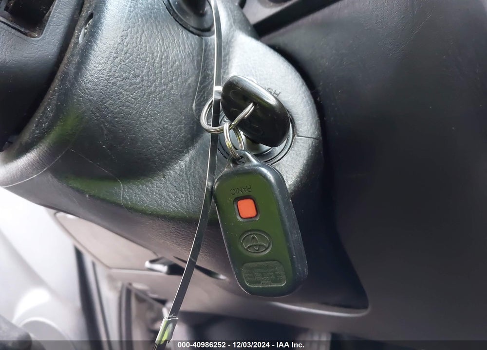 2005 TOYOTA MATRIX/XR VIN: 2T1KR32E65C504395
