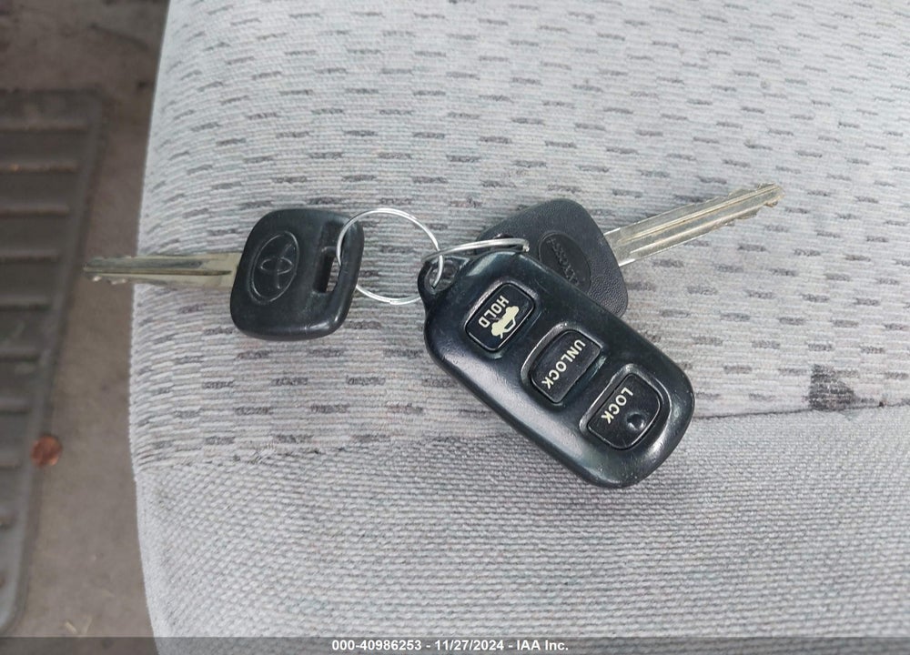 2004 TOYOTA CAMRY LE VIN: 4T1BE32K74U292637