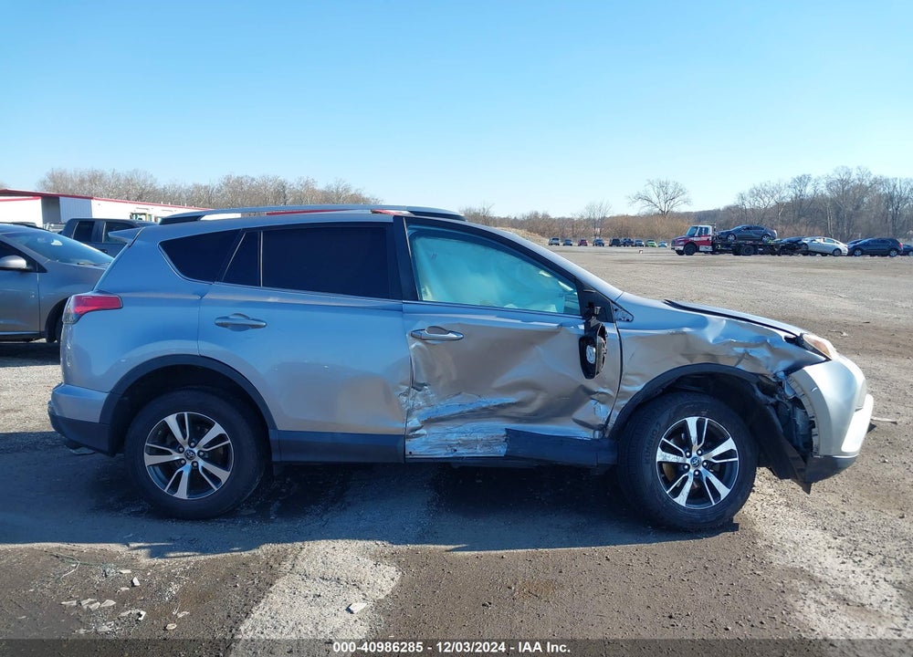 2016 TOYOTA RAV4 XLE VIN: 2T3RFREV8GW429262